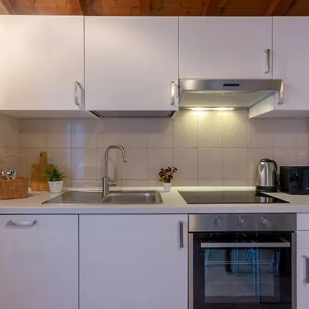 Guesthost - Casa Dell'archivolto Con Garage Apartment *