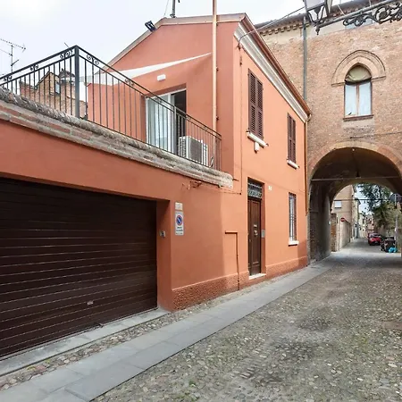 Guesthost - Casa Dell'archivolto Con Garage Apartment *
