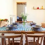Guesthost - Casa Dell'archivolto Con Garage Lejlighed