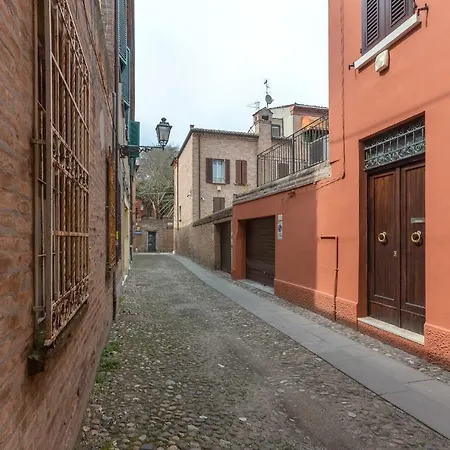Guesthost - Casa Dell'archivolto Con Garage Appartement Ferrare
