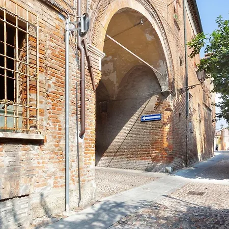 Guesthost - Casa Dell'archivolto Con Garage * Ferrare
