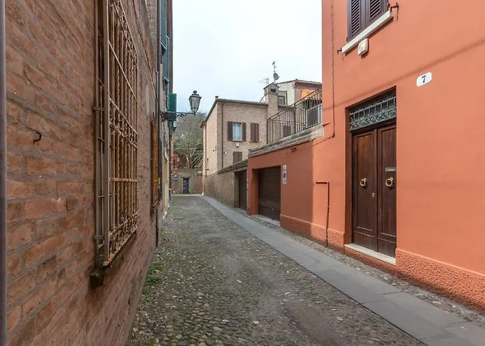 Guesthost - Casa Dell'archivolto Con Garage Appartement Ferrare