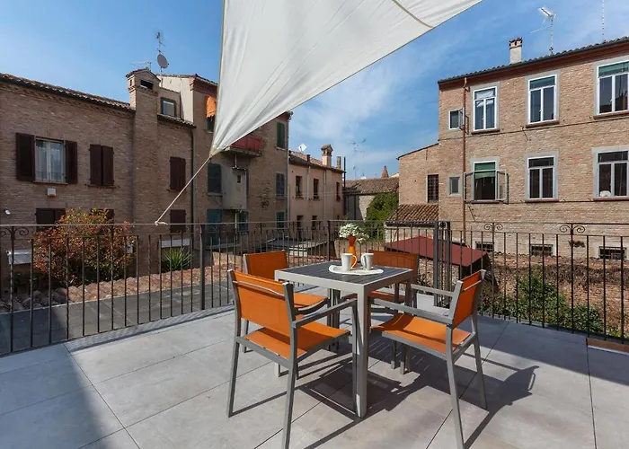 Guesthost - Casa Dell'archivolto Con Garage Ferrare