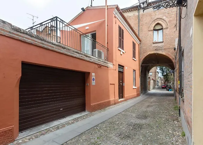 Guesthost - Casa Dell'archivolto Con Garage Appartement *
