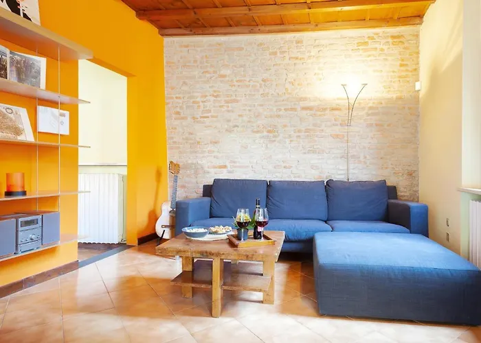 Guesthost - Casa Dell'archivolto Con Garage Apartament *