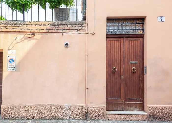 Guesthost - Casa Dell'archivolto Con Garage Appartement