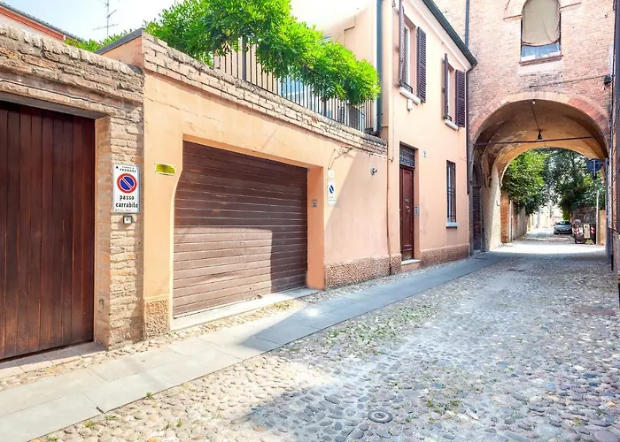 Guesthost - Casa Dell'archivolto Con Garage * Ferrare